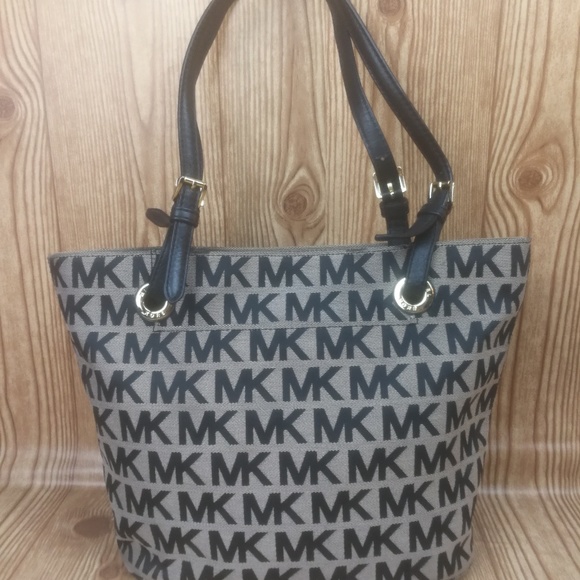 Michael Kors Handbags - Michael Kors Jet Set Tote  Signature Jacquard
